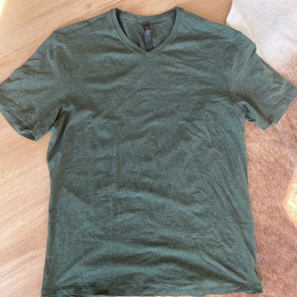 COPY - Lululemon Men’s 5 Year Basic V, Size L
